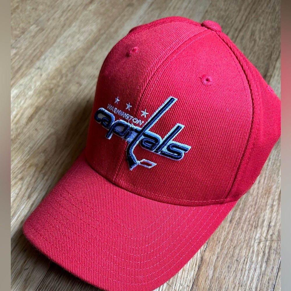 Washington Capitals cap / hat . Face off headwear / Reebok.